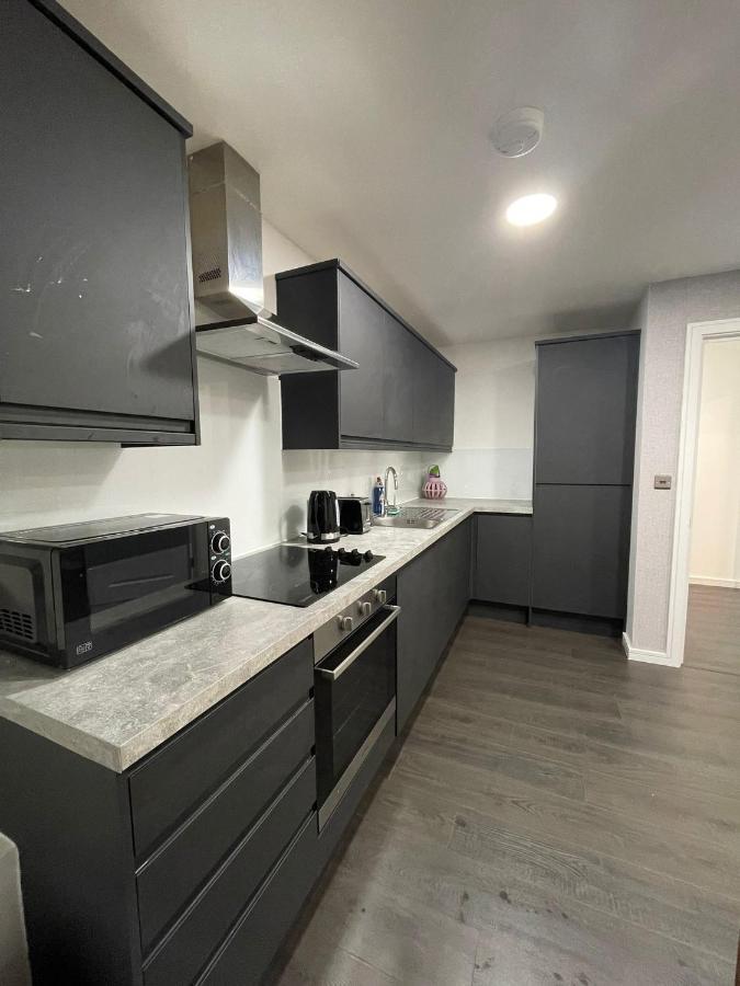 Charming Modern Apartment Near London Heathrow Feltham Exterior photo